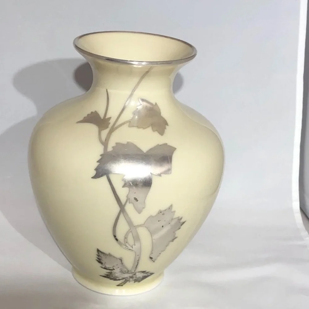 THOMAS IVORY BAVERIA GERMANY SILVER FOLAITE VASE
